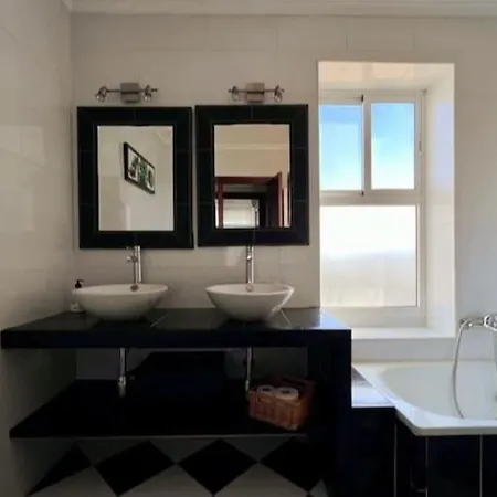 Kansas 727 Apartment